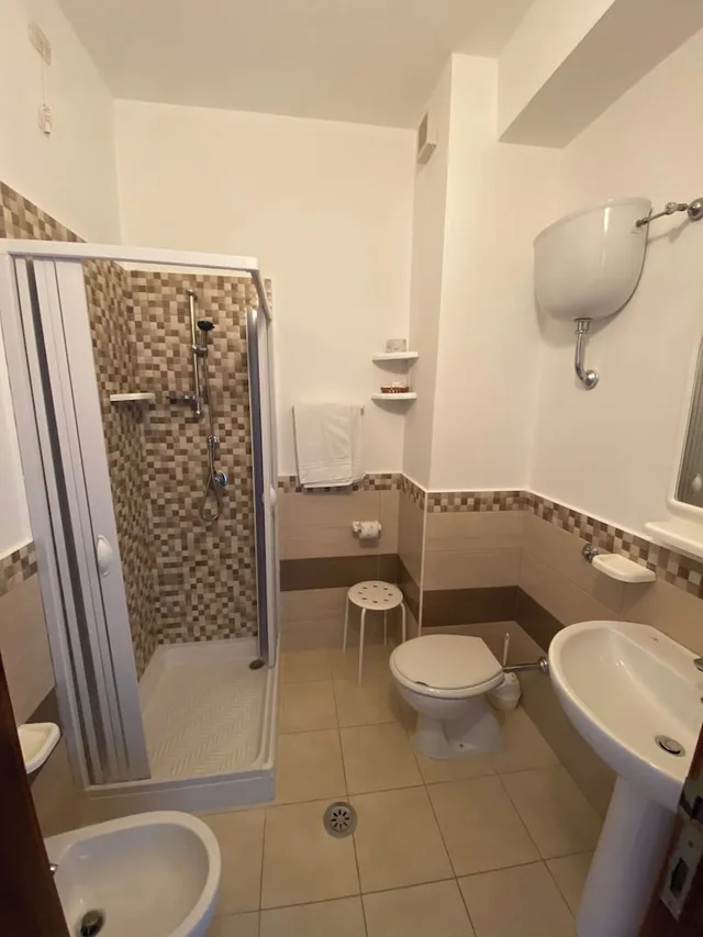 غرفة رباعية بسرير مزدوج وسريرين منفصلين، Hotel Germania 6/6