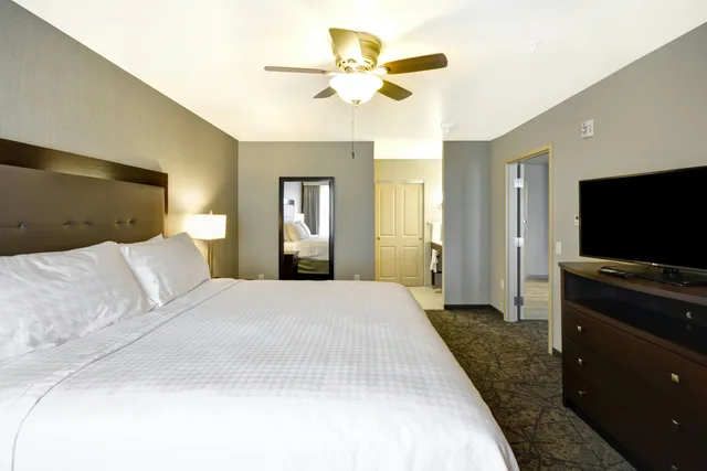 1 Bedroom, Suite, King Bed, Accessible, Homewood Suites By Hilton Phoenix Tempe Asu Area 1/6