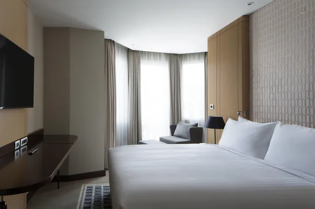 غرفة بسرير مزدوج بإطلالة، Skopje Marriott Hotel 2/4
