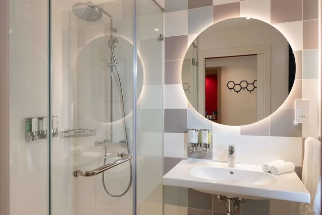 غرفة متصلة عائلية بسريرين كينج، Hampton by Hilton Budapest City Centre 7/10