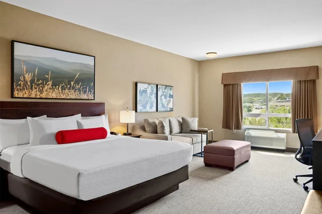Room, King Bed, Sofa, Ramada By Wyndham Drumheller Hotel & Suites 4/7