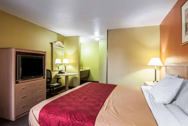غرفة بسرير كينج، Rodeway Inn Willamette River 5/6