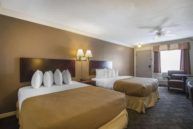 غرفة رباعية بسريرين كوين، Quality Inn & Suites High Level, AB 4/8