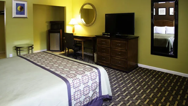 غرفة بسرير كينج للمدخنين، Kings Motel Inglewood By Magnuson Worldwide 2/3
