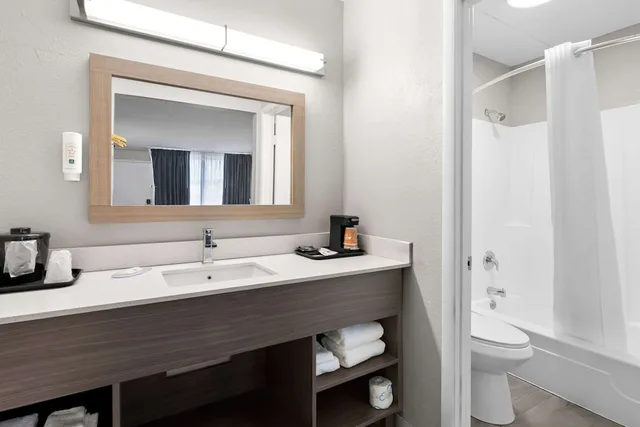 غرفة قياسية بسريرين كوين، Quality Inn Nashville - Opryland Area 3/3