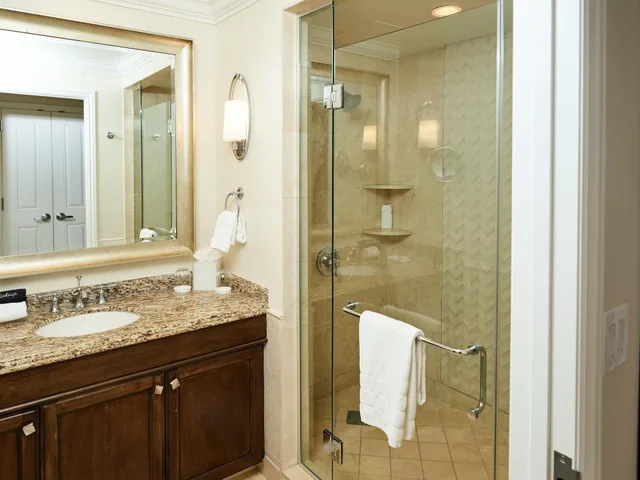 Room, 2 Queen Beds, Bay View، Balboa Bay Resort 5/10