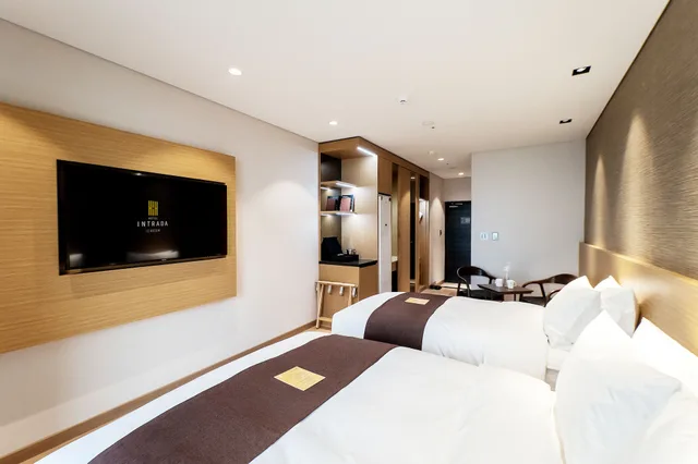 Deluxe, Family, 1 Double and 1 Single Bed, Hotel Intrada Icheon 1/10