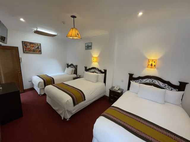 غرفة قياسية ثلاثية بثلاثة أسرّة، Hotel Rojas 2/3