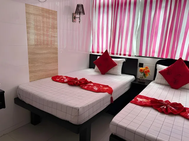Female Dorm, David Lounge 1/1