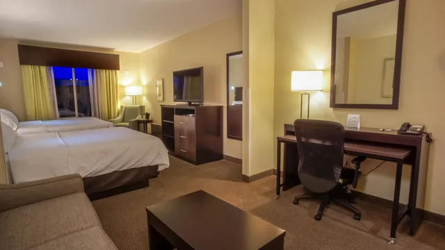 جناح بسريرين كوين، Holiday Inn Express & Suites Tampa-I-75 @ Bruce B. Downs, an IHG Hotel 1/5