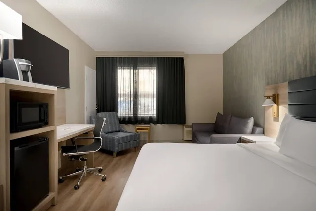 غرفة بسرير كينج، Radisson Hotel Montreal Airport 7/10