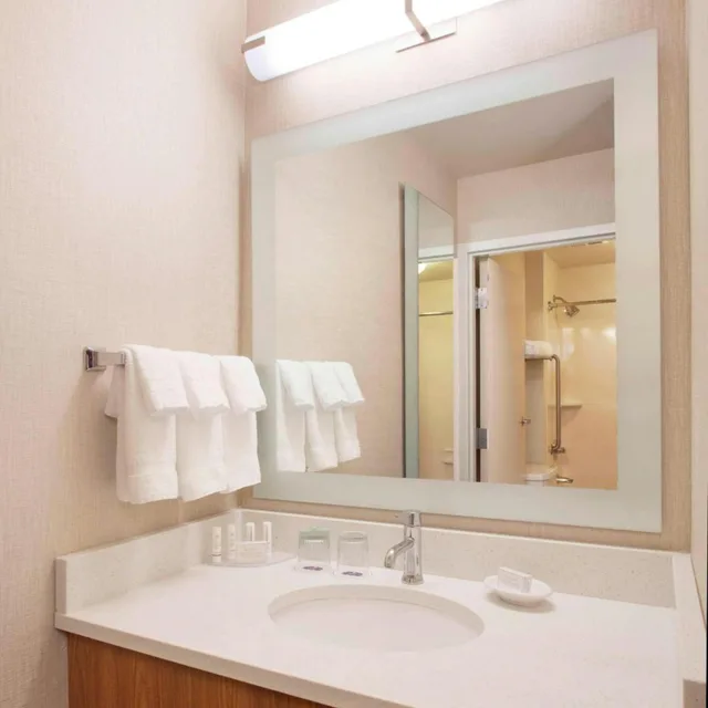 جناح بسرير كينج مع سرير سحّاب إضافي مع أريكة لذوي الإعاقة، Springhill Suites Phoenix Tempe Airport 3/10