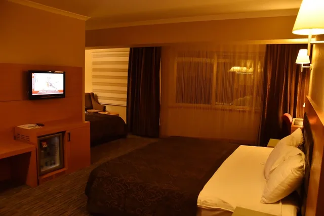 جناح، Grand Simay Hotel 2/4