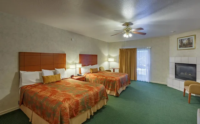 غرفة سوبيريور بسرير كوين، Miners Inn 1/1