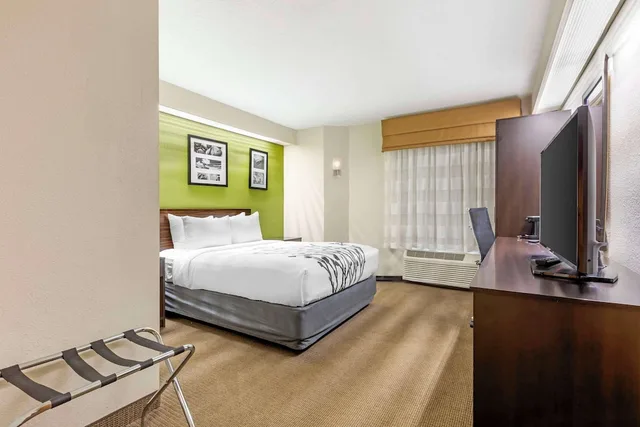 غرفة بسرير كوين مع أريكة، Sleep Inn at Greenville Convention Center 3/10