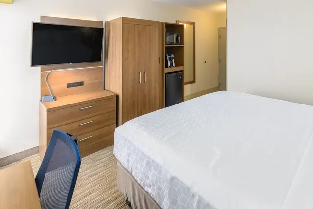 غرفة قياسية بسرير مزدوج، Holiday Inn Express Southington 3/6
