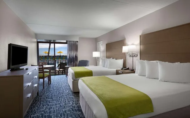 Efficiency, Queen Bed, Ocean Front, North Wing، Dayton House Resort, BW Signature Collection 1/4