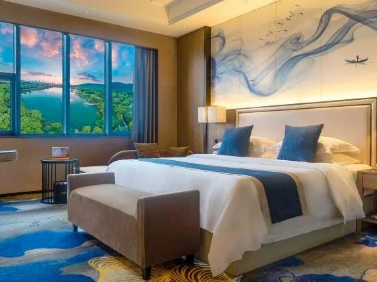 Executive, King Bed, Lake View, Ramada Plaza by Wyndham Hezhou North 1/1