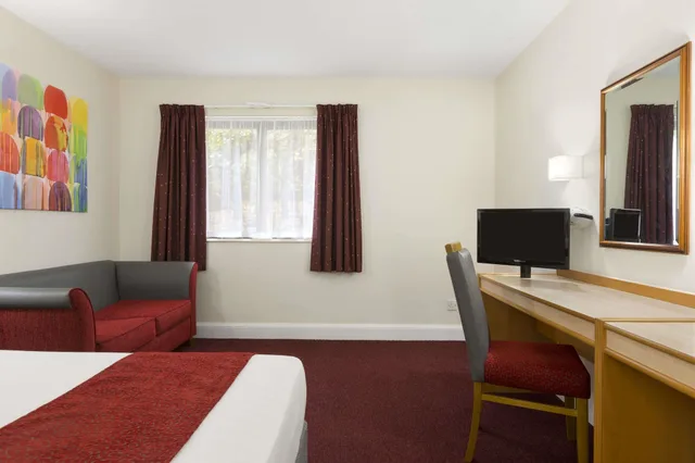 غرفة عائلية بسرير مزدوج وسريرين منفصلين، Days Inn by Wyndham Maidstone 2/3
