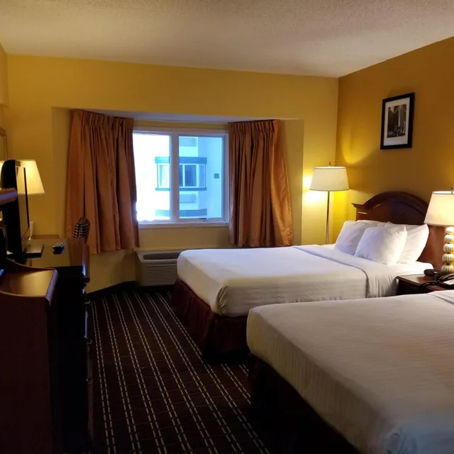 Deluxe, Double or Twin Bed, The Comstock Inn And Conference Center 3/8