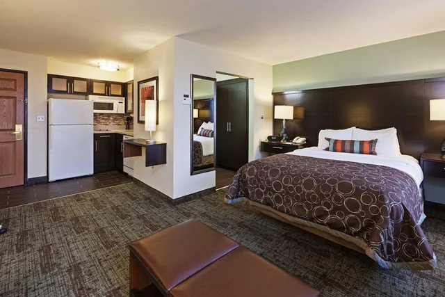 استوديو بسرير كوين، Staybridge Suites Tulsa-Woodland Hills 2/4