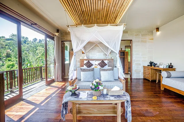 جناح فاخر، Munduk Moding Plantation 8/10