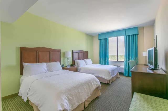 Room, 2 Queen Beds, Street View، Hampton Inn Suites Orange Beach Gulf Front 6/8