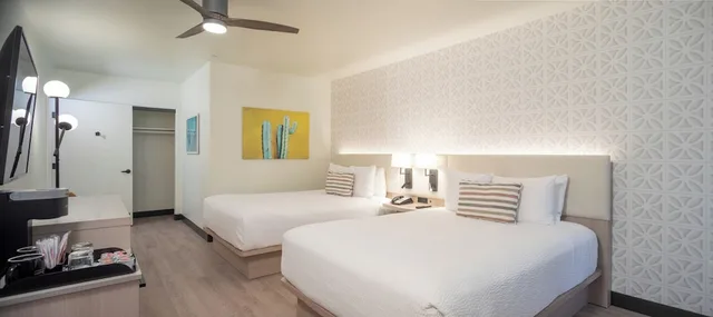 غرفة بسريرين كوين بإطلالة على الفناء، Palm Mountain Resort & Spa 1/1