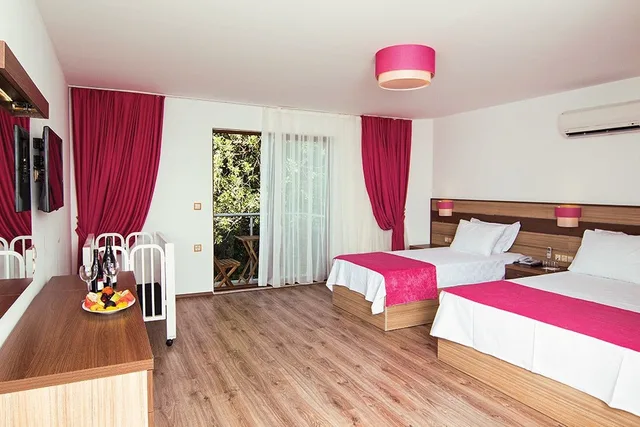 غرفة عائلية بسرير مزدوج وسريرين منفصلين، Eden Pyara Hotel Turunc 4/10
