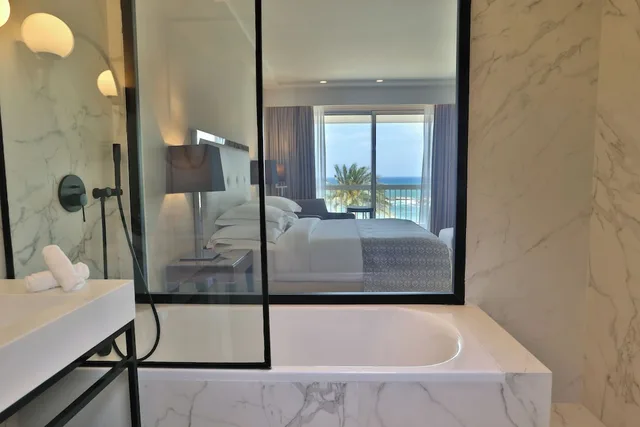 Diplomat, Suite, King Bed, Sea View، Movenpick Hotel Beirut 10/10
