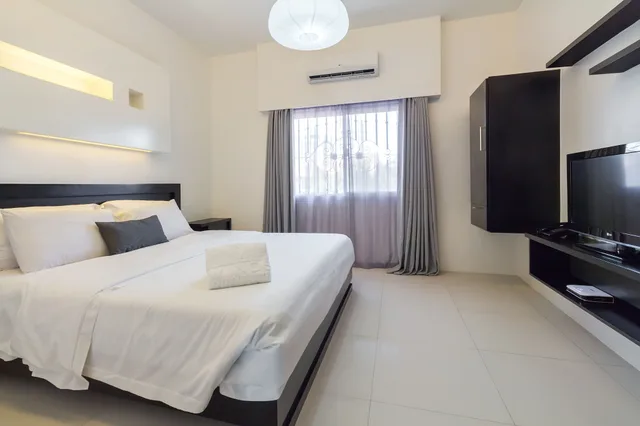 1 Bedroom, Suite, Queen Bed, Winds Boutique Hotel 2/3
