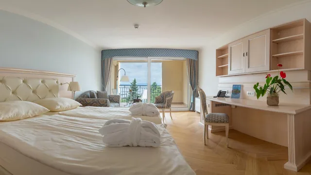 غرفة ديلوكس بسرير مزدوج بإطلالة على البحر بشرفة، Hotel Kvarner Palace 1/6