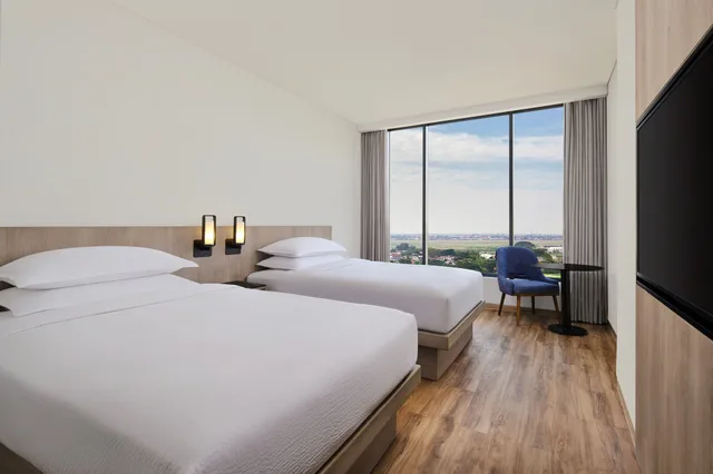 غرفة ديلوكس بسريرين منفصلين بإطلالة على المدينة، Fairfield by Marriott Jakarta Soekarno-Hatta Airport 1/3