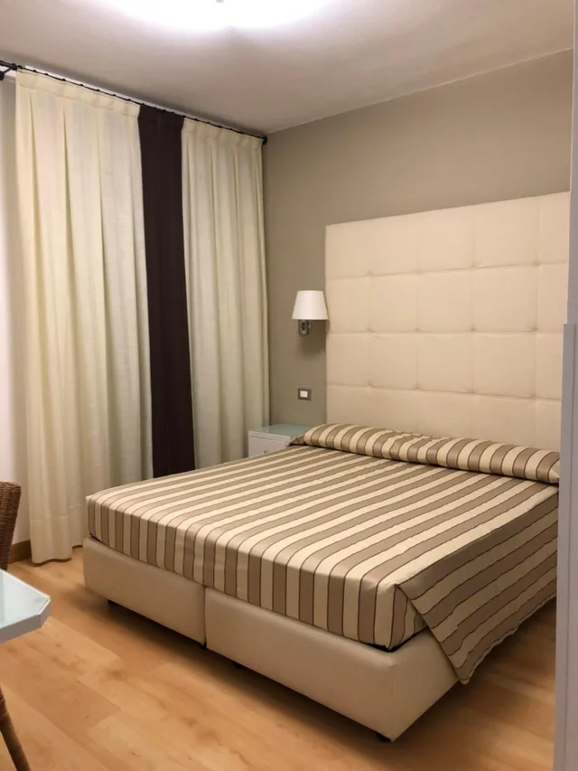 غرفة بسرير مزدوج أو سريرين منفصلين بإطلالة جزئية على البحر، Le Soleil Hotel 2/6