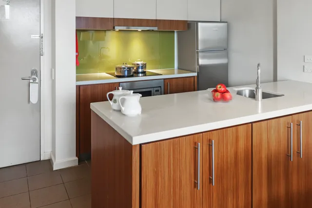 جناح بسرير كينج بإطلالة على الحديقة بغرفة نوم واحدة، Holiday Inn Port Moresby 2/2