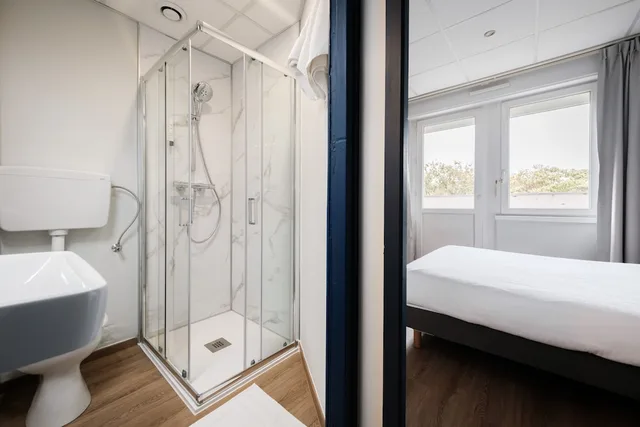 Classic, Double Bed, Hotel Du Parc 8/8