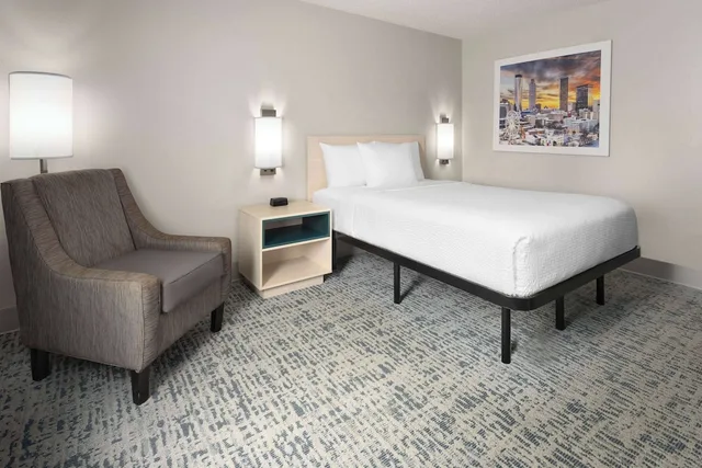 غرفة بسرير كوين بمطبخ، Baymont By Wyndham Lagrange 3/3