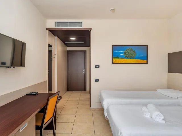 Triple Room Three Separate Beds, B&B HOTEL Settimo Torinese 3/10