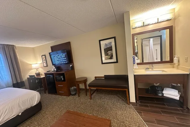 Suite, King Bed, Wingate by Wyndham Pittsburgh/West Mifflin 1/8