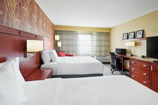 غرفة بسريرين كوين لذوي الإعاقة، Courtyard by Marriott Des Moines West Clive 1/4