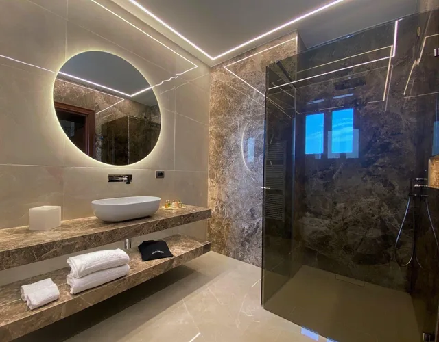 جناح بإطلالة على البحيرة، Hotel Villa Del Sogno 2/2