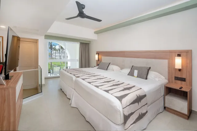 غرفة عائلية بسريرين مزدوجين بإطلالة على الحديقة بـ3 غرف نوم، RIU Flamingos - All Inclusive 1/7