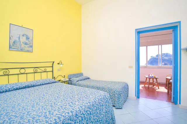 غرفة سوبيريور ثلاثية بإطلالة على البحر، HOTEL CELESTE 1/6