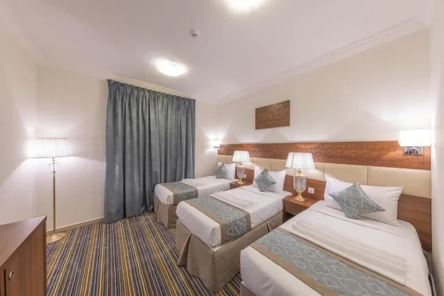 غرفة ثلاثية بثلاثة أسرّة، فندق سنود الريان للخدمات الفندقية(Snood Al Rayyan Hotel) 1/3