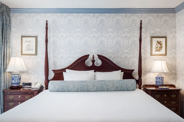 جناح بسرير كوين، The Farmington Inn &amp; Suites 2/4
