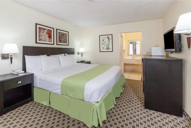 غرفة بسرير كوين، Best Western Irving Grapevine DFW North 1/2