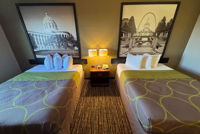 غرفة بسريرين كوين لذوي الإعاقة، Super 8 By Wyndham Jerseyville IL 1/6
