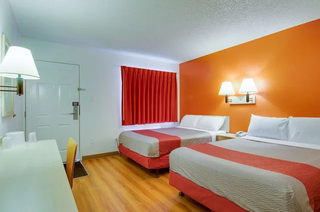 Standard, 2 Double Beds, Motel6 Tacoma, WA - Fife 3/5