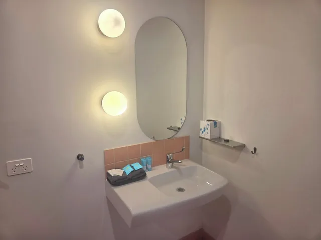 Palm, Collection, 1 Queen and 1 Single Bed, Accessible, TOP SPOT MOTEL 3/4