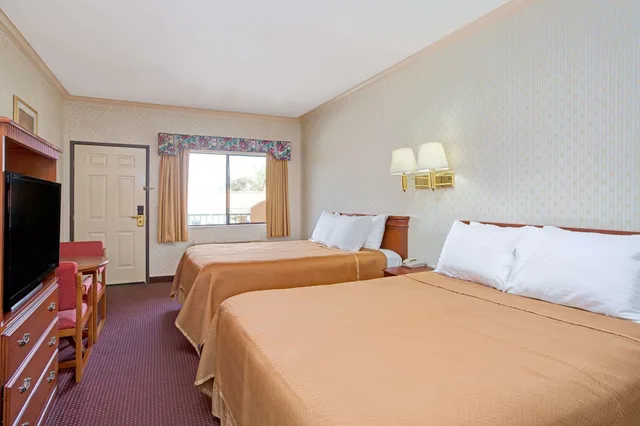 غرفة قياسية بسريرين كوين، Travelodge By Wyndham Lynwood 1/2